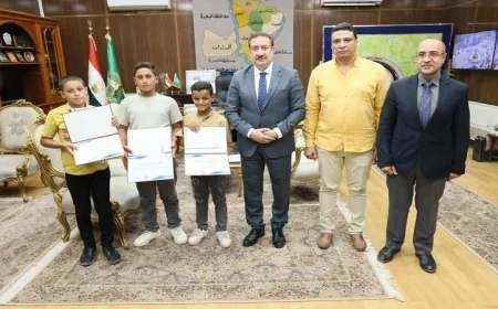 محافظ المنوفية يكرم ثلاث طلاب مميزين لأمانتهم بعد عثورهم على مبلغ مالي كبير