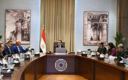 رئيس الوزراء يراقب تقدم مشروعات القطار الكهربائي السريع