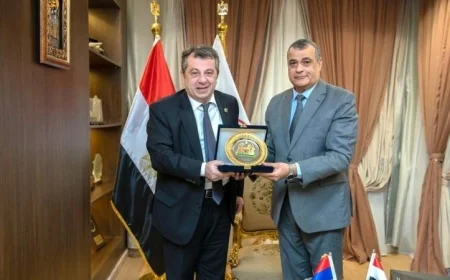 وزير الإنتاج الحربي يعزز التعاون مع سفير أرمينيا لتطوير الشراكات المشتركة