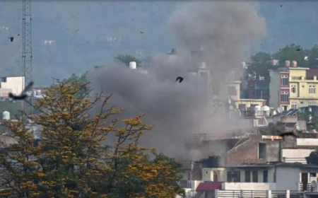 انفجار مروع يودي بحياة وإصابة 30 شخصًا جنوب غرب باكستان