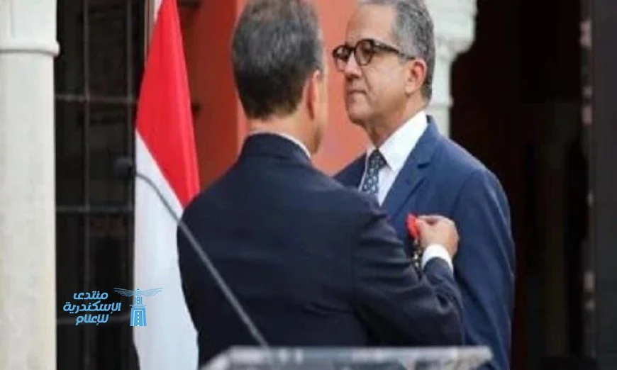 فرنسا تكرم الدكتور خالد العناني بوسام جوقة الشرف وترشحه لقيادة اليونسكو