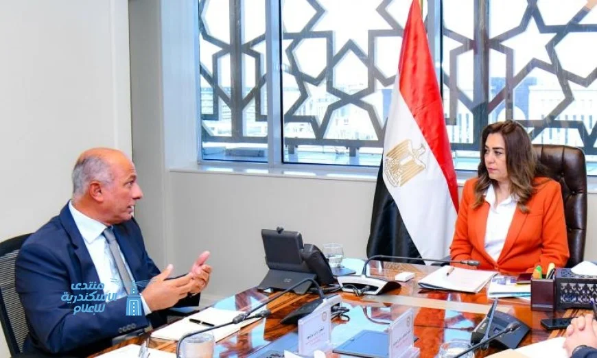 اجتماع منال عوض لتنسيق وتحليل مستجدات مشاركة مصر في قمة المناخ