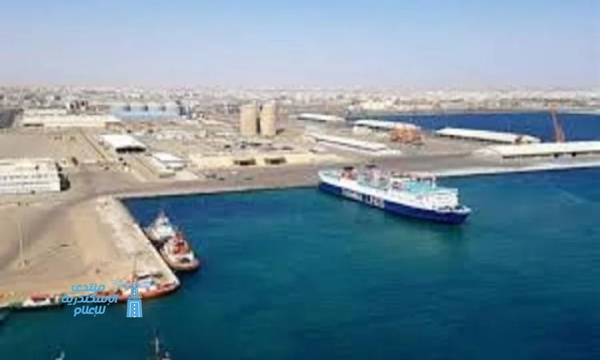 ميناء نويبع البحري يشهد تداول 5100 طن بضائع و405 شاحنات يومياً