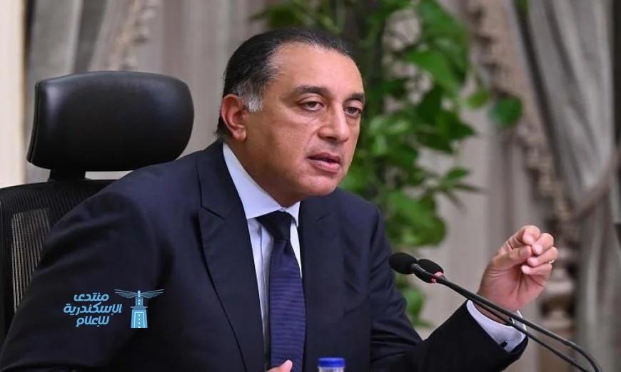 مدبولي يتفقد مشروعات إحياء مناطق القاهرة التاريخية القديمة بكل حماس