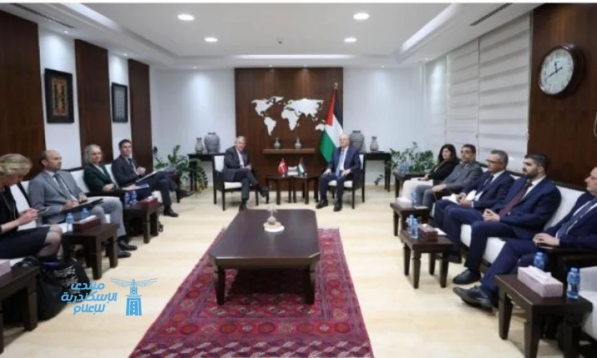 رئيس الوزراء الفلسطيني ووزير خارجية الدنمارك يناقشان سبل إنهاء الحرب في غزة