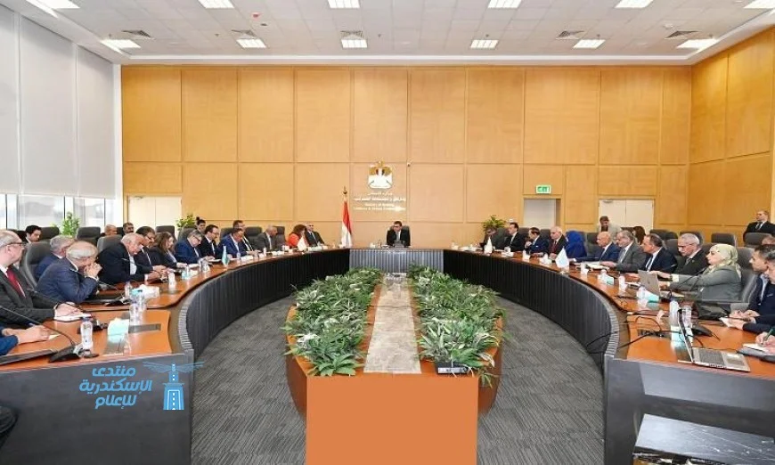 وزير الإسكان يقود أول اجتماع للمجلس المصري للبناء الأخضر