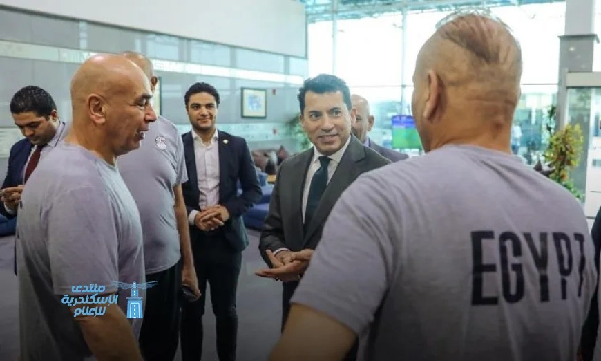 وداع وزير الرياضة للمنتخب الوطني في مطار القاهرة قبل مباراته المرتقبة مع بوركينا فاسو