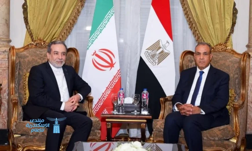 وزير الخارجية يعزز التعاون الثنائي مع نظيره الإيراني في لقاء تاريخي بالقاهرة