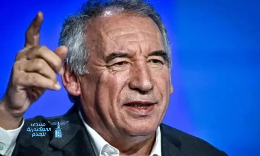 استقالة رئيس وزراء فرنسا بعد حجب الثقة عن حكومته وتسليمها للرئيس ماكرون