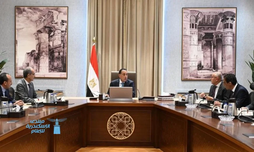 رئيس الوزراء يناقش تحسين إجراءات خدمات التصديق في مكاتب وزارة الخارجية