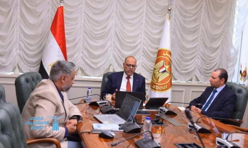 تعزيز الرقابة: وزير العمل يجتمع بمديري المديريات ويشدد على تكثيف حملات التفتيش