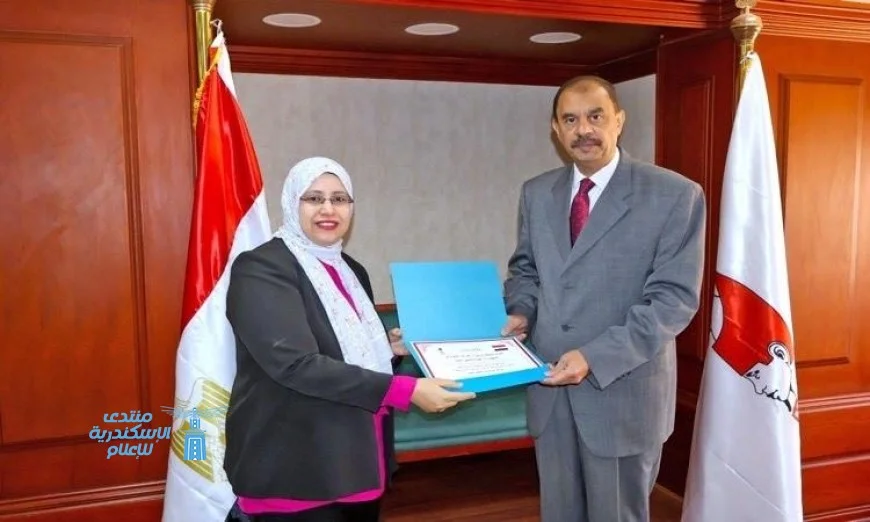 محافظ سوهاج يكرم المتميزين في إدارة مشروعك والاتصال السياسي بإنجازات مشرفة