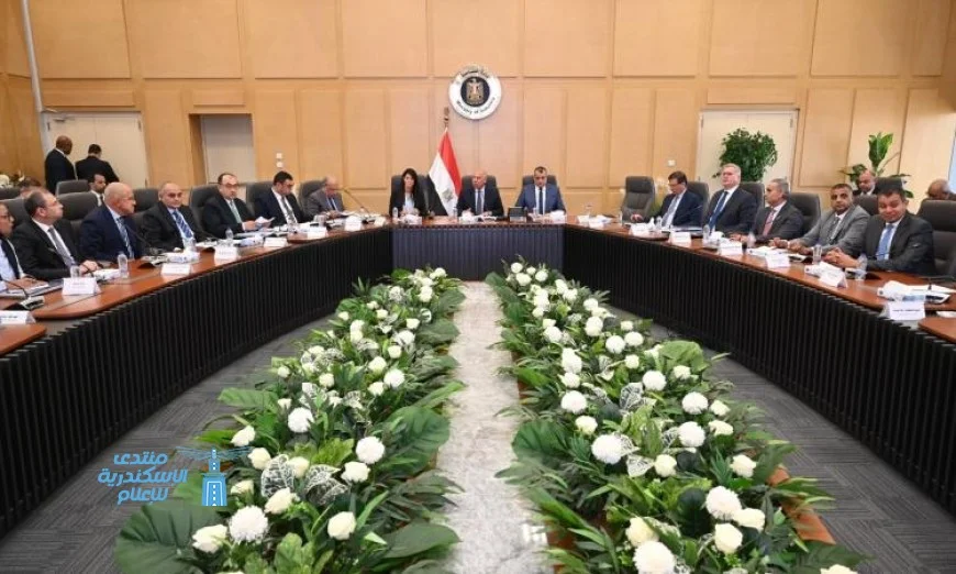 وزير الصناعة يقود الاجتماع الثلاثين للمجموعة الوزارية للتنمية الصناعية بنجاح