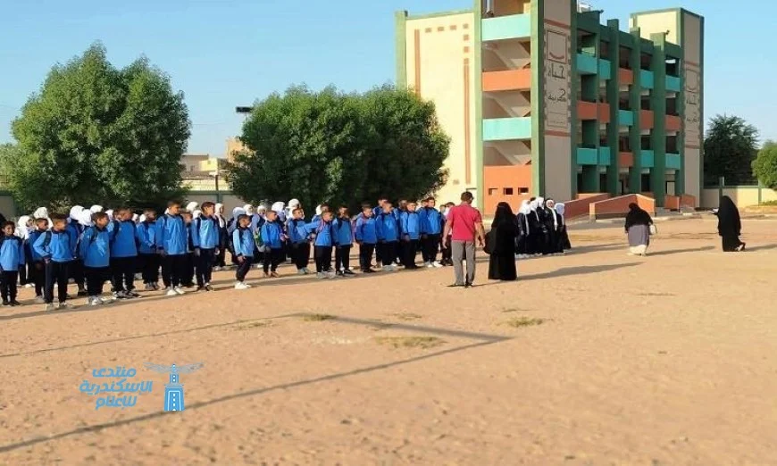 محافظ أسوان يشرف على بدء العام الدراسي الجديد بنجاح