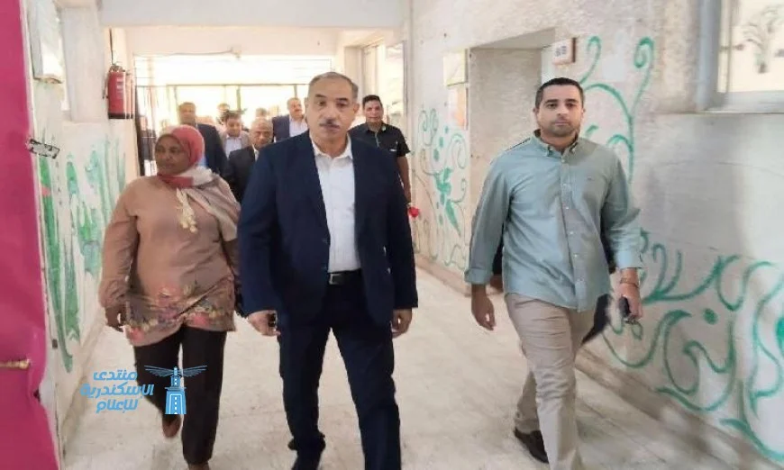 رئيس الغردقة ومدير التعليم بالبحر الأحمر يقومان بجولة تفقدية لمدارس الغردقة