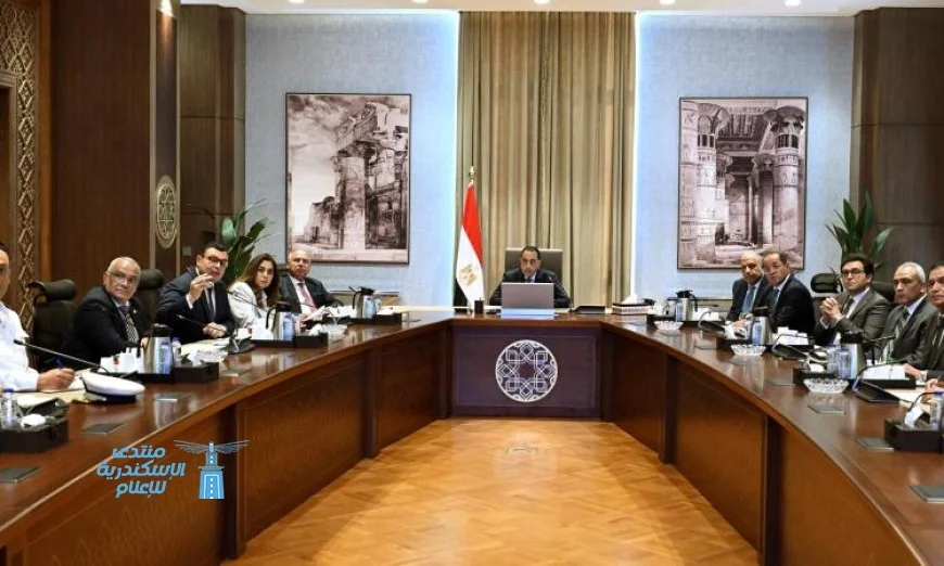 رئيس الوزراء مدبولي يتابع ضوابط واشتراطات الإعلانات على الطرق الرئيسية