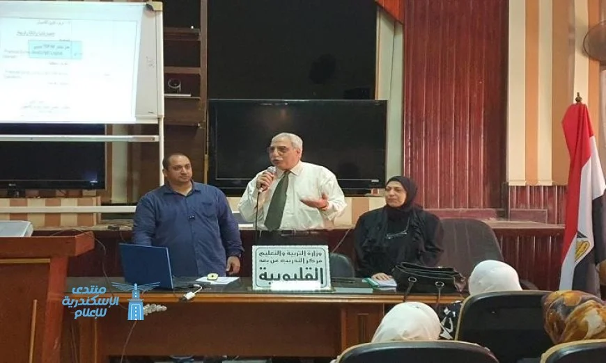 مدير تعليم القليوبية يتابع تدريب المعلمين لتعزيز المناهج باستخدام الذكاء الاصطناعي