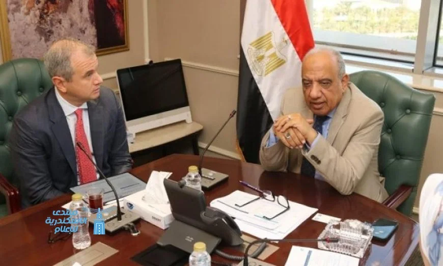 وزير الكهرباء يناقش تعزيز استثمارات الطاقة المتجددة مع شركة الكازار