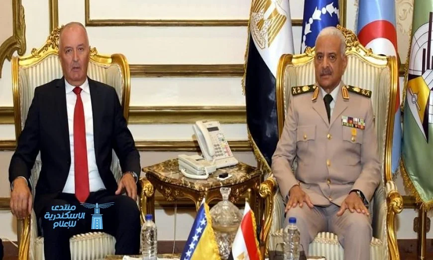 شاهد بالفيديو والصور: وزير الدفاع يناقش تعزيز التعاون العسكري مع نظيره البوسني