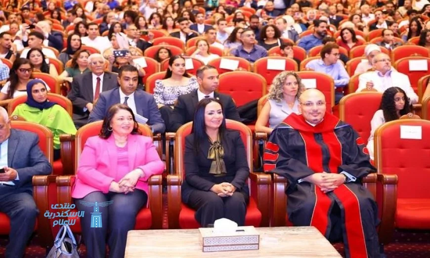 وزيرة التضامن الاجتماعي تشارك في احتفال تخرج طالبات كلية رمسيس للبنات