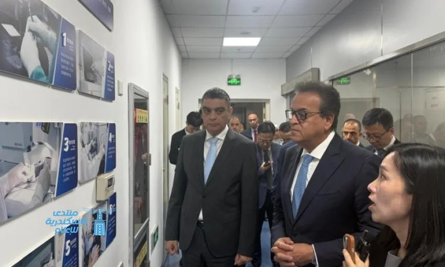 صور وزير الصحة يزور مركز نينجبو للباثولوجيا الإكلينيكية التشخيصي في الصين