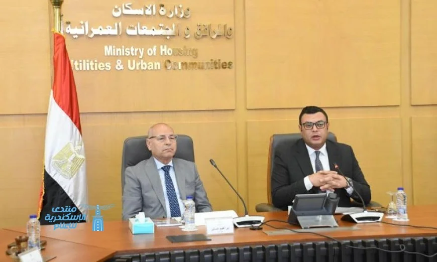 وزير الإسكان يراجع تقدم مشروعات هامة مع محافظ القاهرة