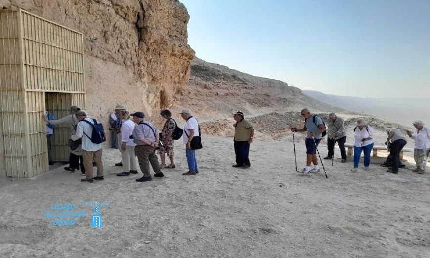 عشاق التاريخ يتدفقون إلى المواقع الأثرية في المنيا مع بداية الموسم السياحي