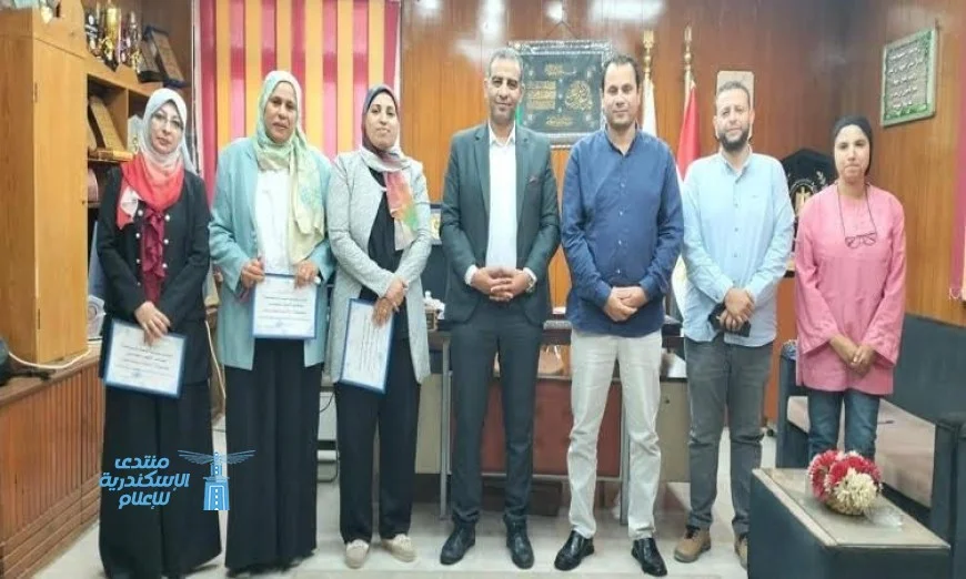 تكريم إدارة البرلمان والتعليم المدني بالقليوبية من وكيل وزارة الشباب والرياضة