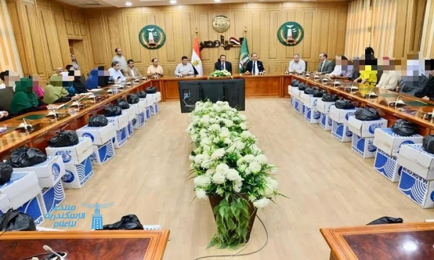 محافظ المنوفية يقدم دعماً مالياً وعينياً لأكثر من 50 حالة إنسانية