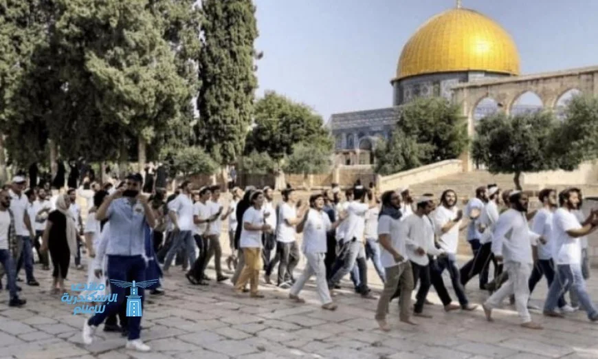 اقتحام المسجد الأقصى من قبل مستوطنين متطرفين يثير الجدل