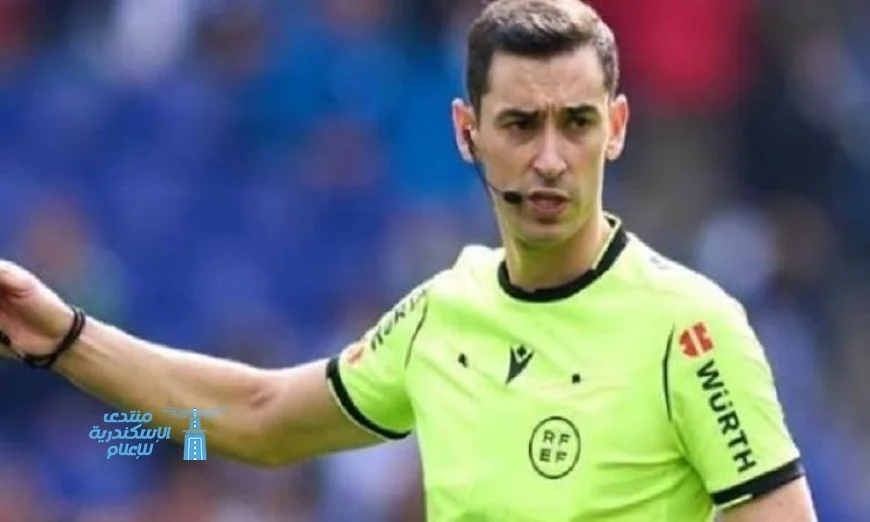 الإسباني أليخاندرو مونيز يقود مواجهة القمة بين الأهلي والزمالك في الدوري المصري