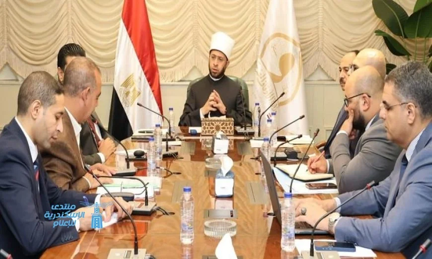 وزير الأوقاف يستعرض دور هيئة الأوقاف والمجموعة الوطنية في تعزيز الجهود المشتركة