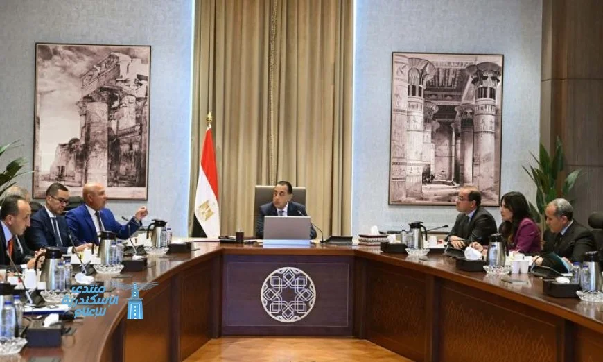 رئيس الوزراء يراقب تقدم مشروعات القطار الكهربائي السريع