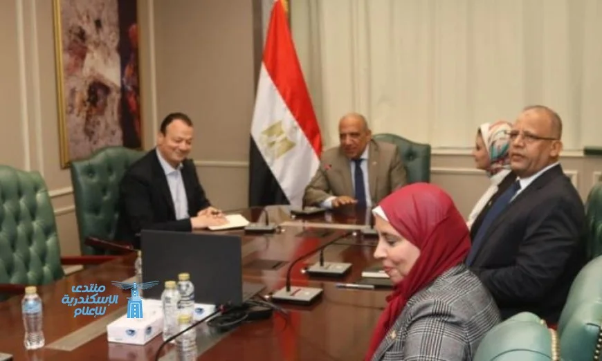 عصمت ووزير الطاقة اليوناني يوقعان اتفاقية تعاون استراتيجية لمشروع الربط الكهربائي