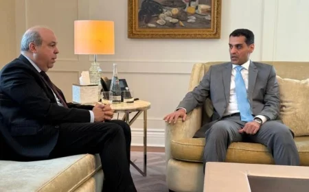 الحفني ووزير النقل القطري يناقشان تعزيز التعاون في الطيران المدني