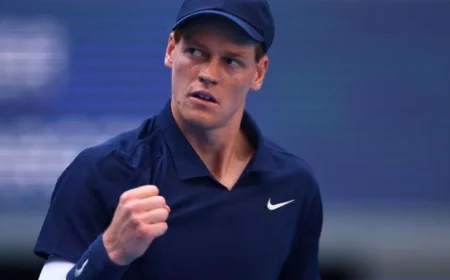 سينر يواصل تألقه ويتأهل لمواجهة ليرنر تين في نهائي بطولة الصين للتنس