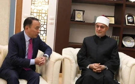 مفتي الجمهورية وسفير كازاخستان يناقشان سبل تعزيز التعاون في المجالات الدينية والإفتائية