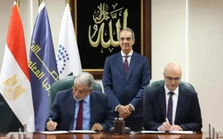 وزير الاتصالات يشهد توقيع تراخيص إنترنت الأشياء و7 شركات تدخل سباق صناعة السيارات