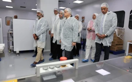 رئيس هيئة الدواء يزور مصنع بيوجينيريك في العاشر من رمضان ويثني على دوره الفعّال