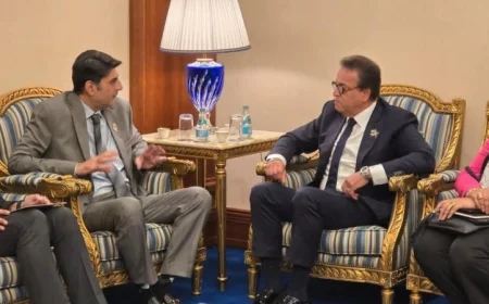 مصر وباكستان تناقشان سبل تعزيز التعاون لمكافحة فيروس سي وتوسيع نطاق التأمين الصحي