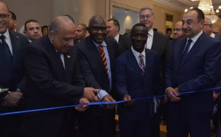 وزير الكهرباء والطاقة المتجددة يفتتح معرضًا هامًا لصناعة المعدات الكهربائية والمهمات