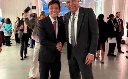 الحفني يبرز أهمية التعاون الدولي وتبادل الخبرات في تطوير منظومة الطيران