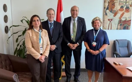 وزير الطيران المدني يناقش التطورات مع رئيس مجلس المطارات الدولي