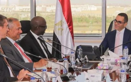 وزير الاستثمار يناقش مع وفد البنك الدولي تعزيز فرص الاستثمار والنمو الاقتصادي