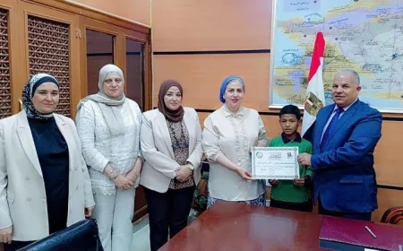 تكريم الطالب أحمد جمعة الأول عالميًا في مسابقة ألبرتو كوتو من قبل تعليم الفيوم
