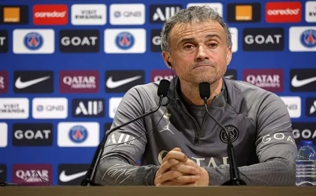 أنريكي يمتدح شباب باريس ويتوقع تتويج برشلونة بدوري الأبطال