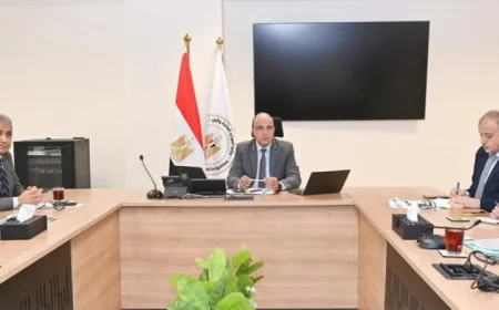 وزير الري يستعرض تقدم مشاريع تطهير المجاري المائية وجهود التطوير المستمرة