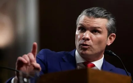 وزير الدفاع الأمريكي يعلن إقالة رئيس أركان القوات البحرية