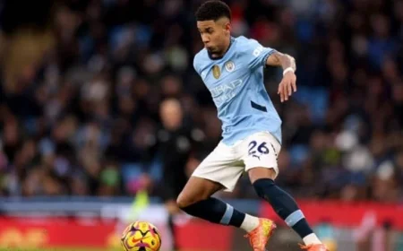 مانشستر سيتي يعلن تمديد عقد اللاعب البرازيلي سافينيو