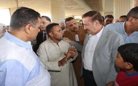 محافظ المنوفية يدعم المتضررين من فيضان النيل بمساعدات مالية وغذائية